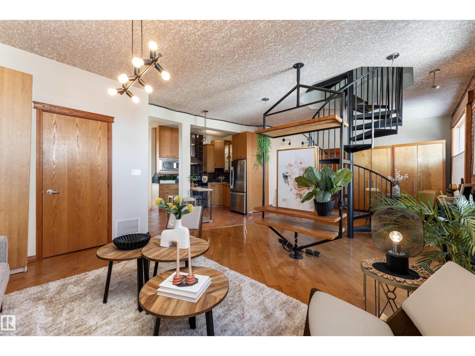 #301 10141 95 ST NW - 5