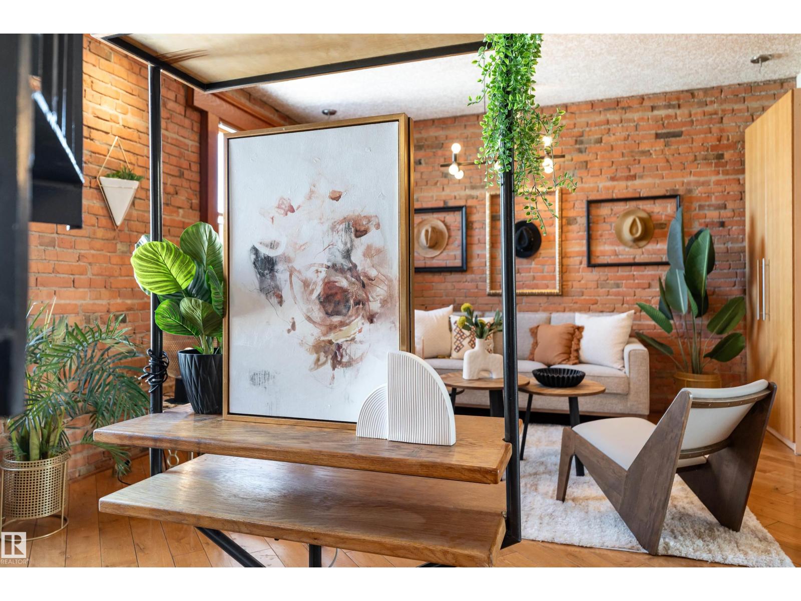 #301 10141 95 ST NW - 9