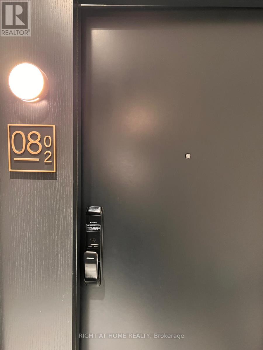 802 - 3200 WILLIAM COLTSON AVENUE E