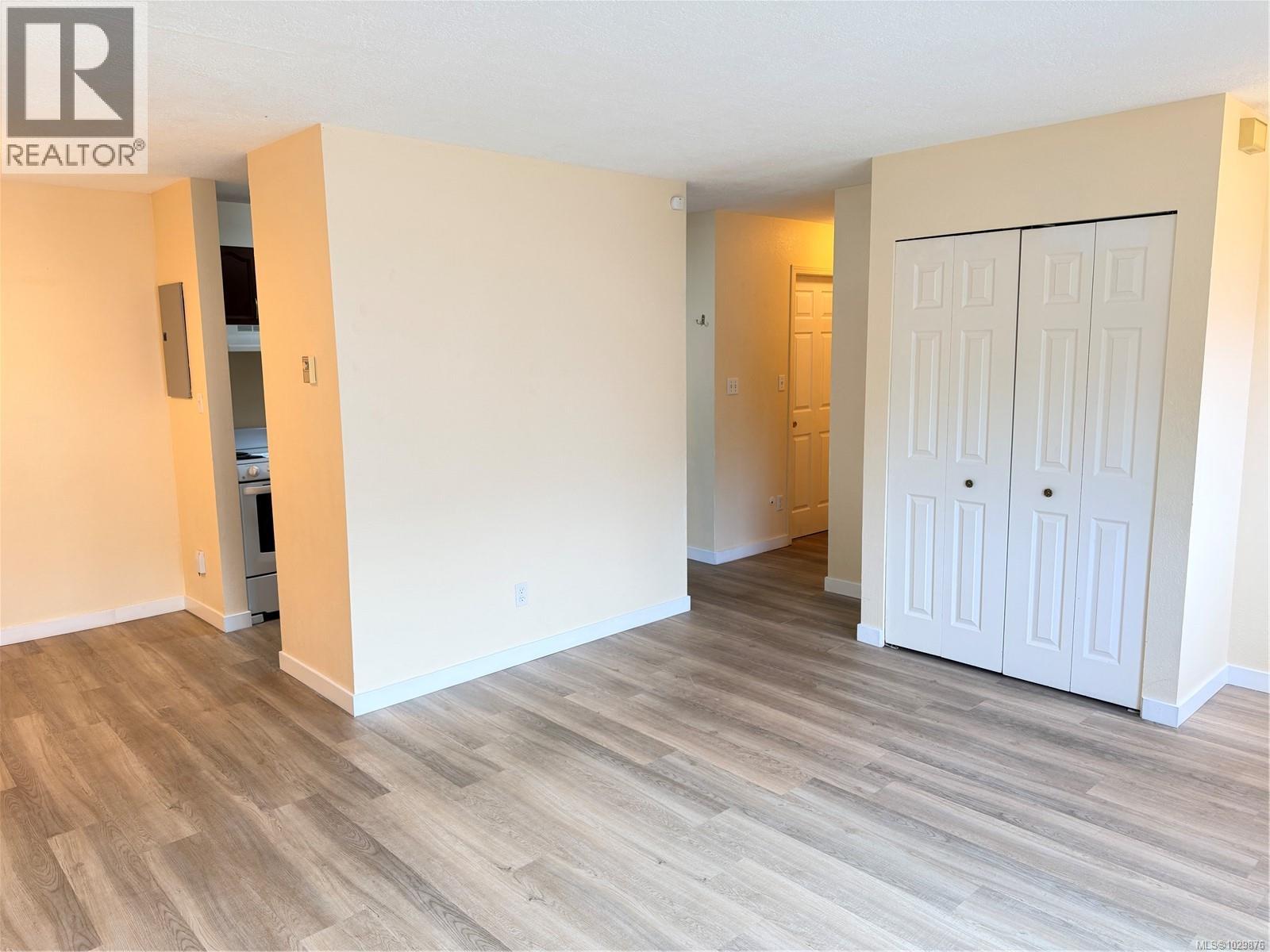 #103 2425 Lewis St - 10