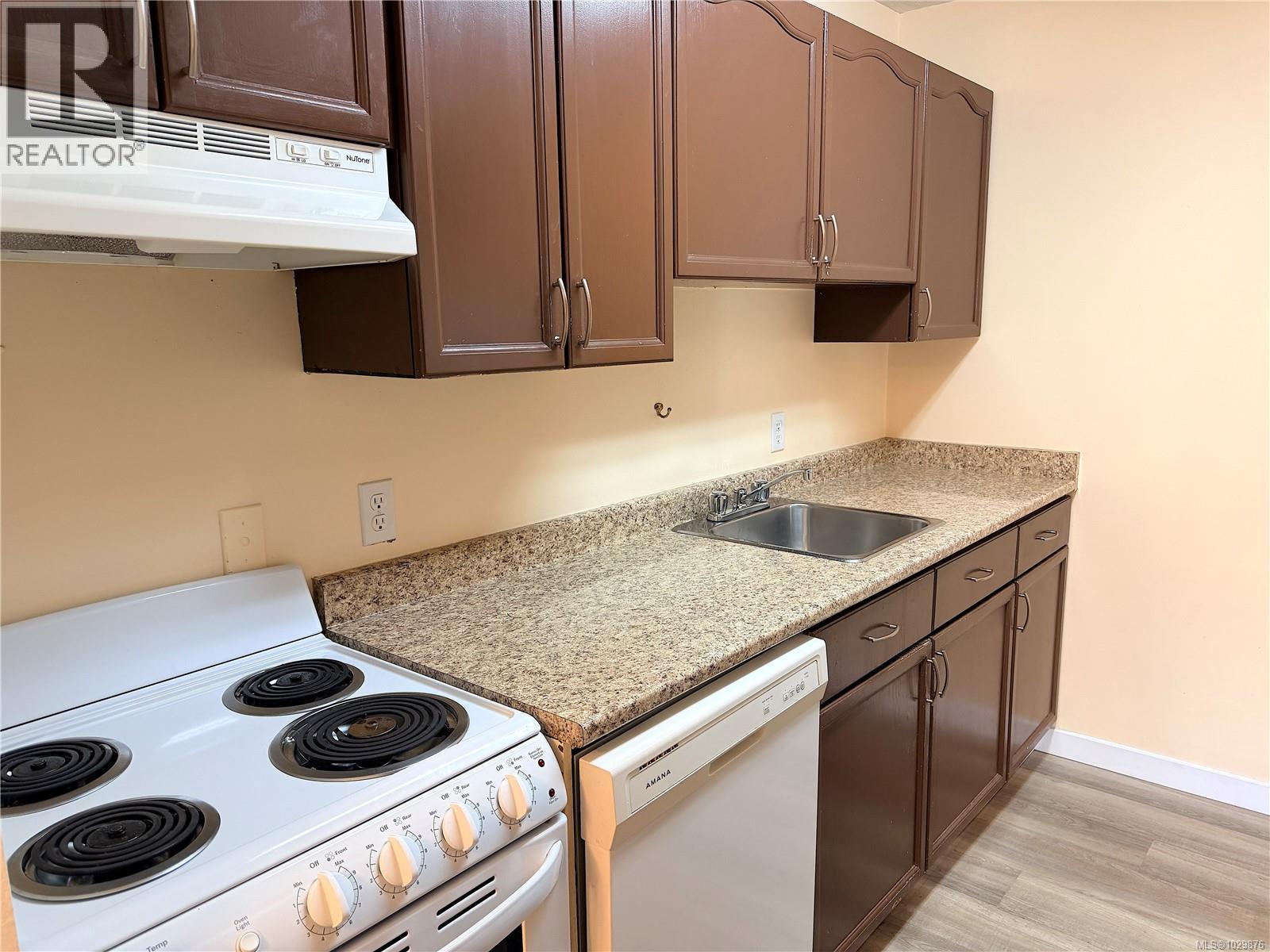 #103 2425 Lewis St - 13