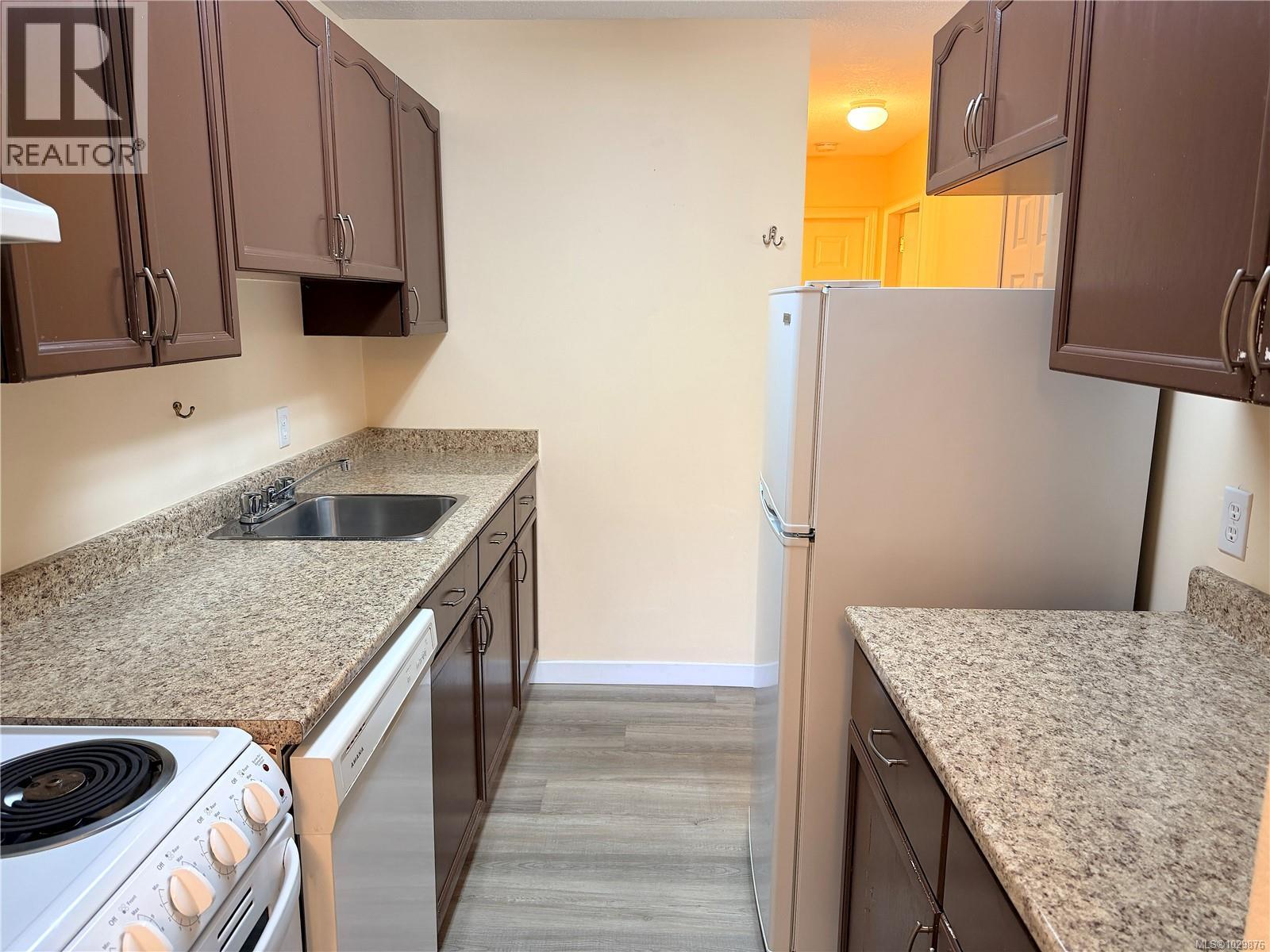#103 2425 Lewis St - 14
