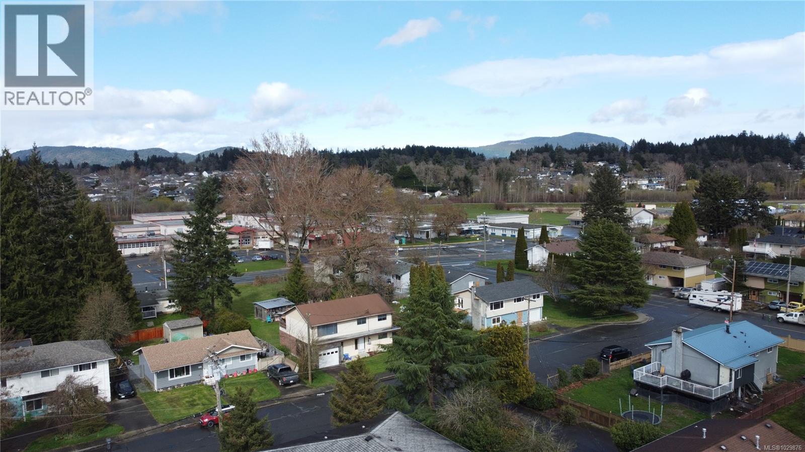#103 2425 Lewis St - 4