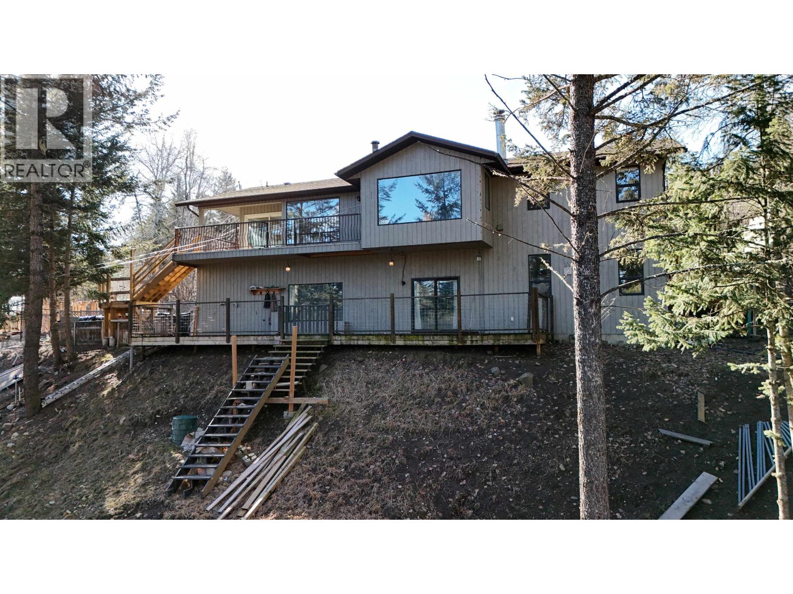 536 ROBERTS Drive - photo 2