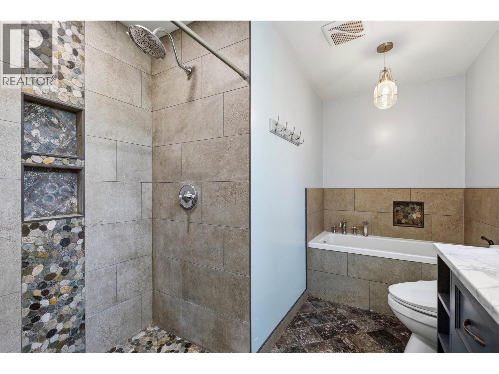 536 ROBERTS DRIVE - 14