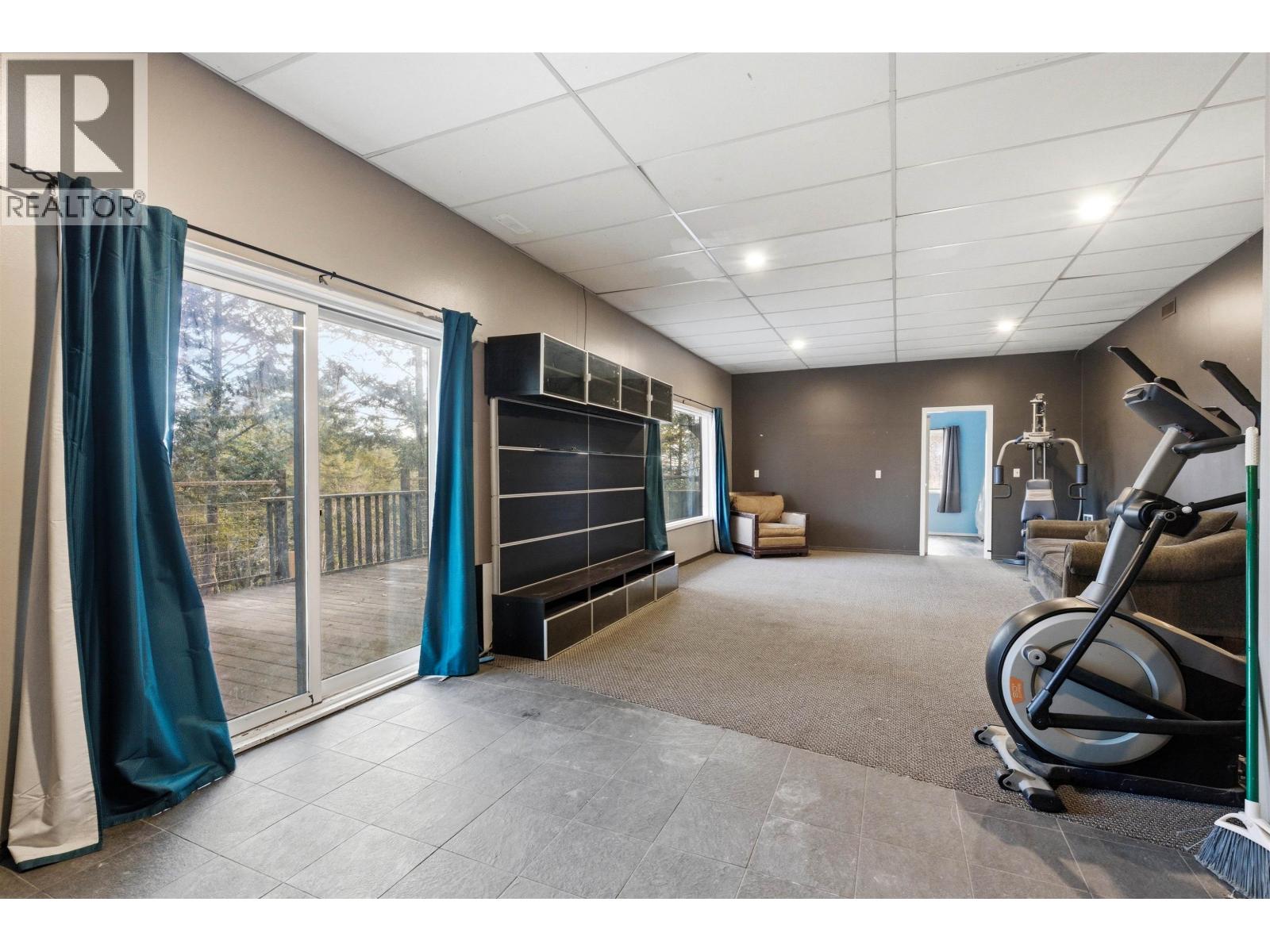 536 ROBERTS DRIVE - 19