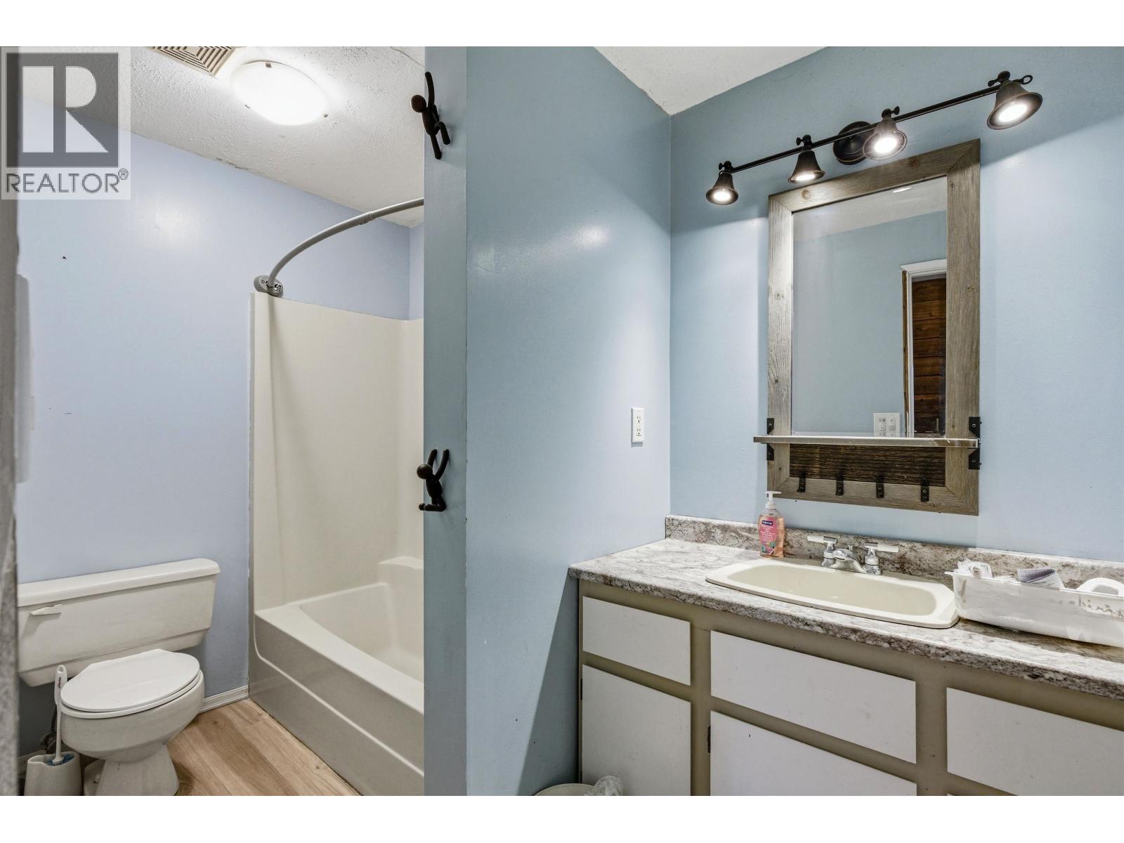 536 ROBERTS DRIVE - 23