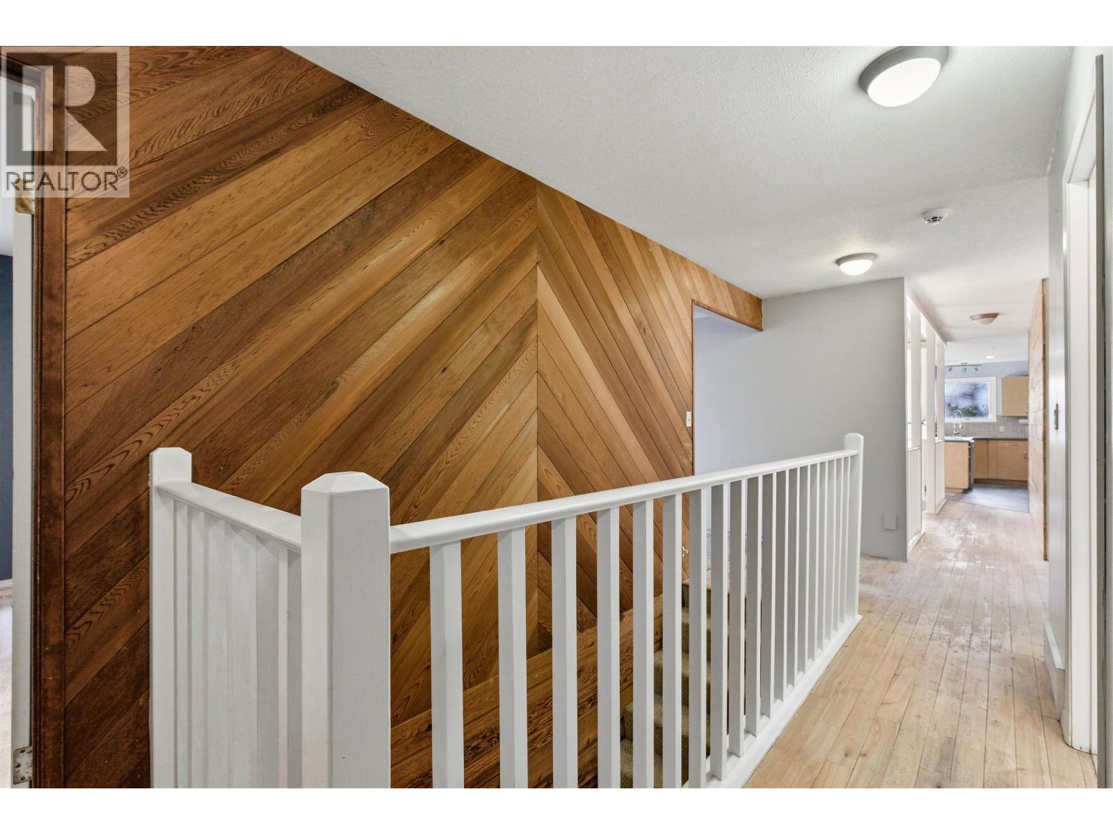 536 ROBERTS DRIVE - 11