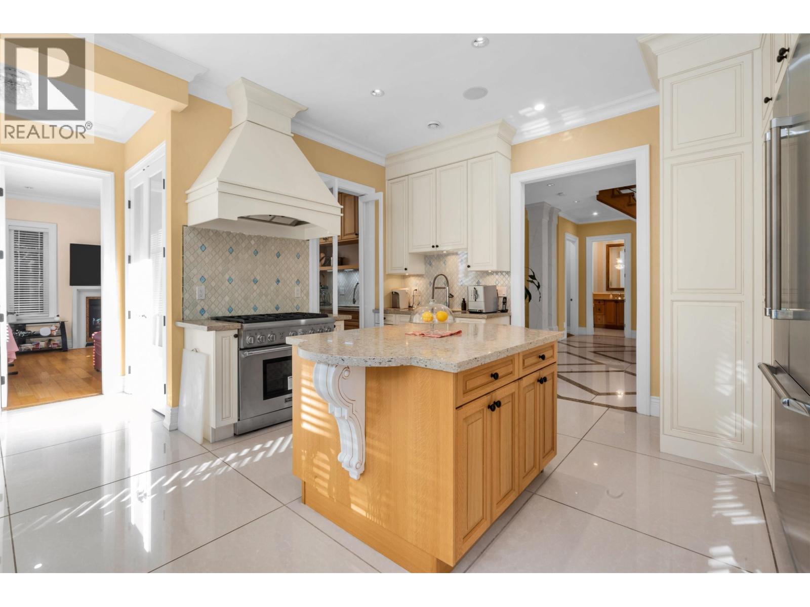 8233 GOVERNMENT ROAD, Burnaby