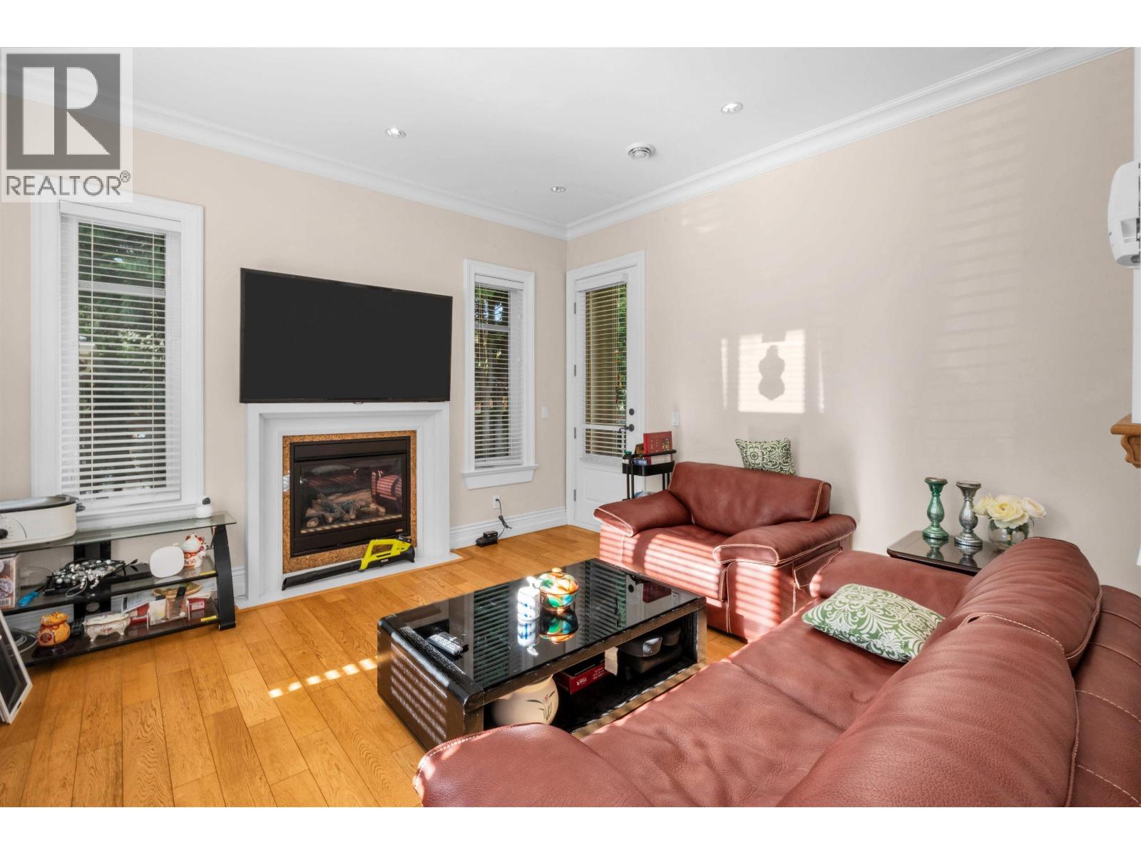 8233 GOVERNMENT ROAD, Burnaby