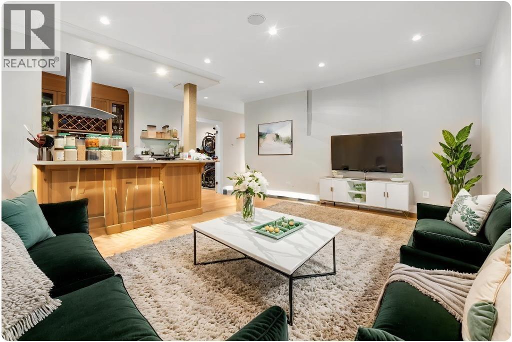 8233 GOVERNMENT ROAD, Burnaby