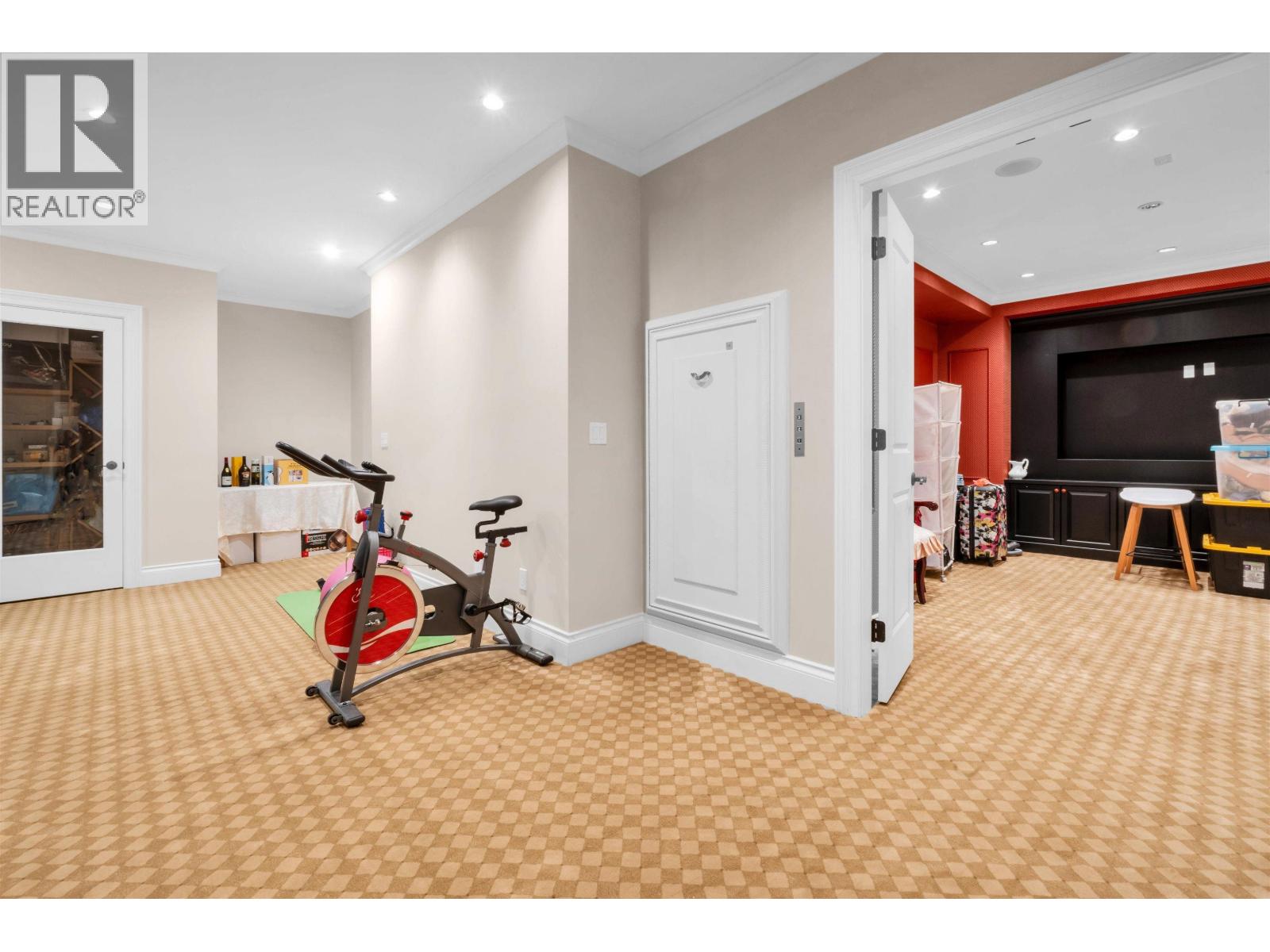 8233 GOVERNMENT ROAD, Burnaby