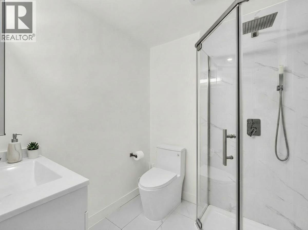 102 649 E 3RD STREET — photo 29