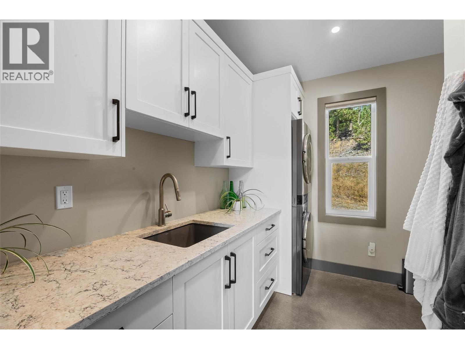 10076 Tranquille-Criss Creek Road, Kamloops