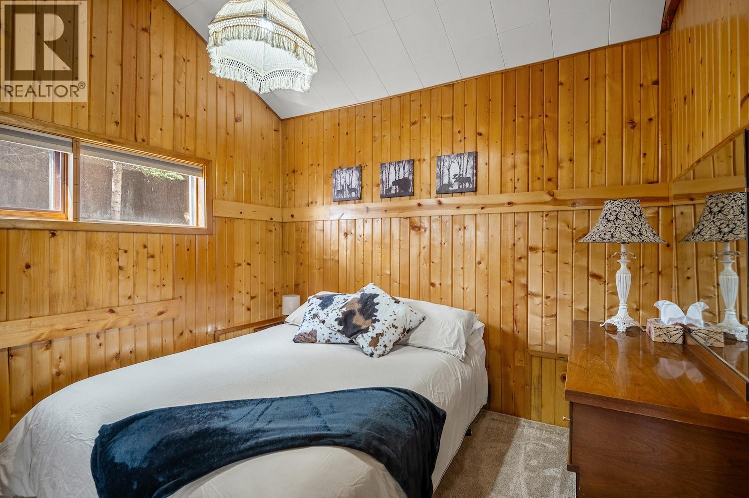 1249 Tie Lake Shore Road South, Jaffray