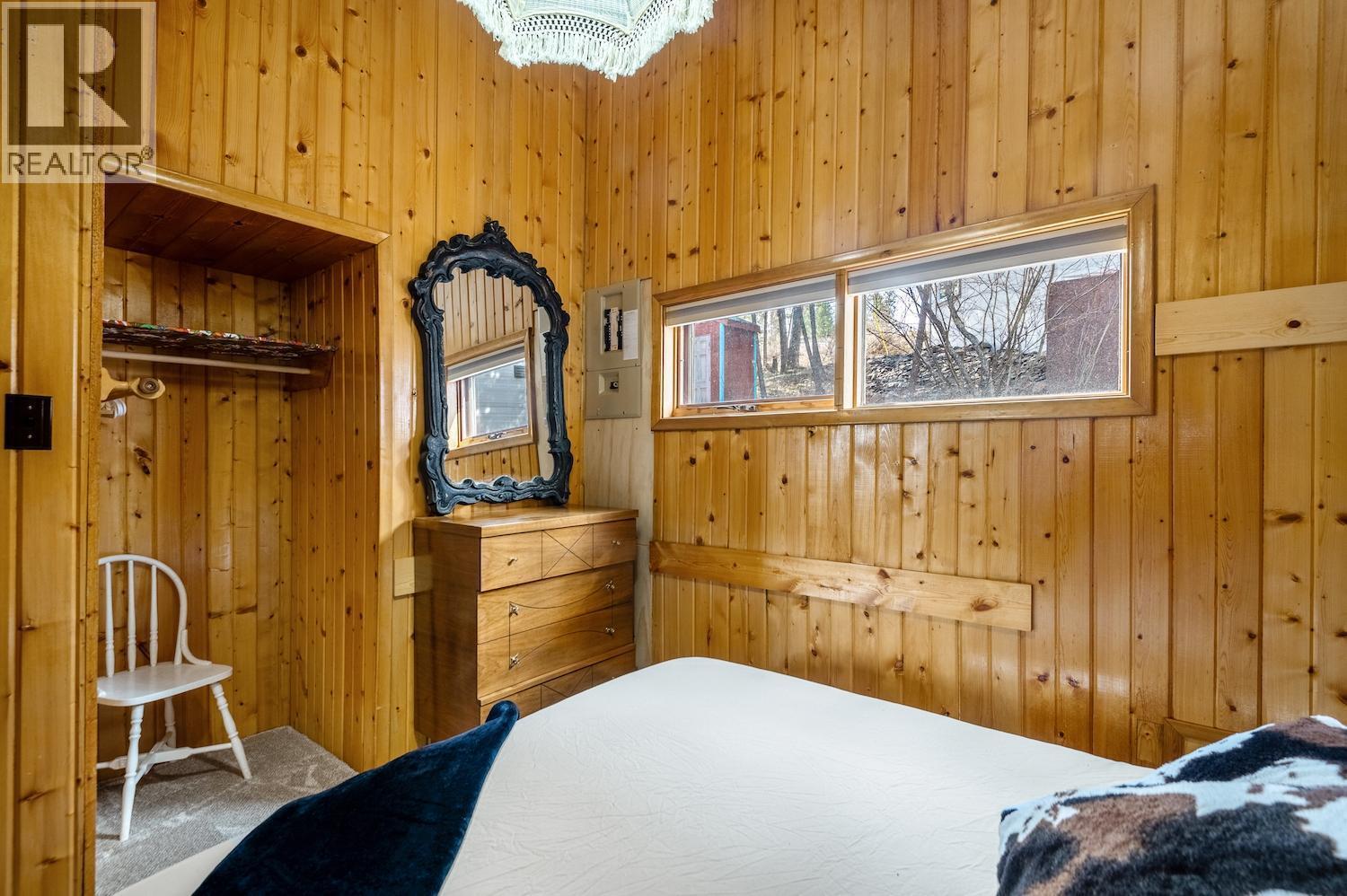 1249 Tie Lake Shore Road South, Jaffray