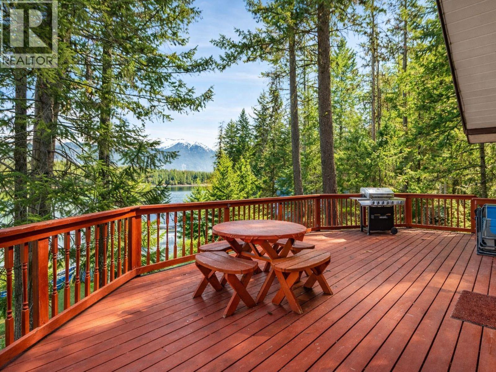 1249 Tie Lake Shore Road South, Jaffray