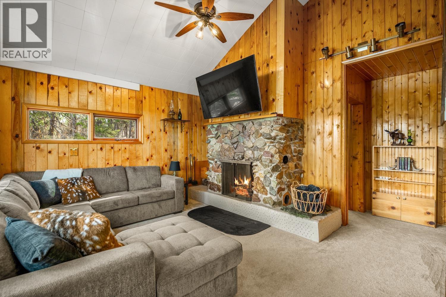 1249 Tie Lake Shore Road South, Jaffray