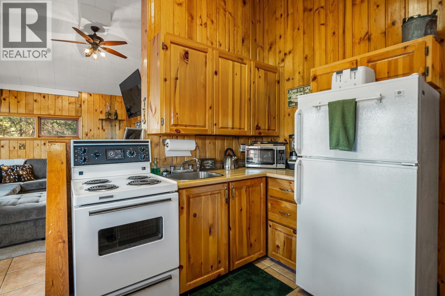 1249 Tie Lake Shore Road South, Jaffray