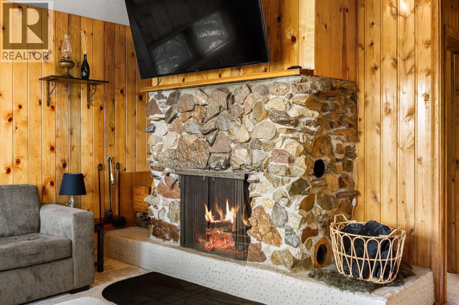 1249 Tie Lake Shore Road South, Jaffray