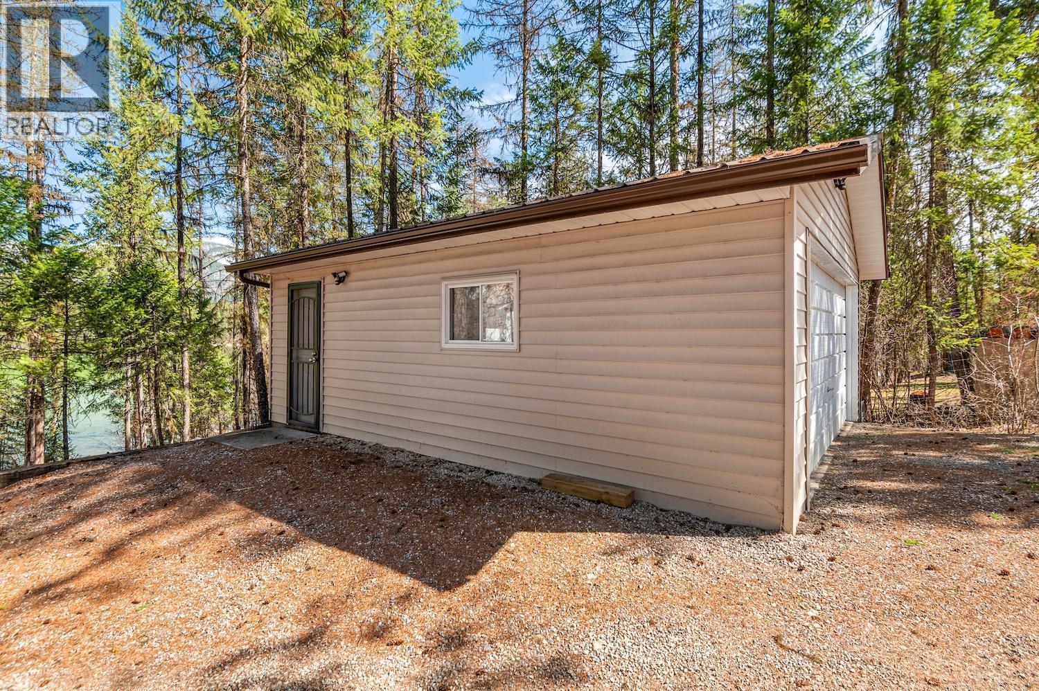 1249 Tie Lake Shore Road South, Jaffray