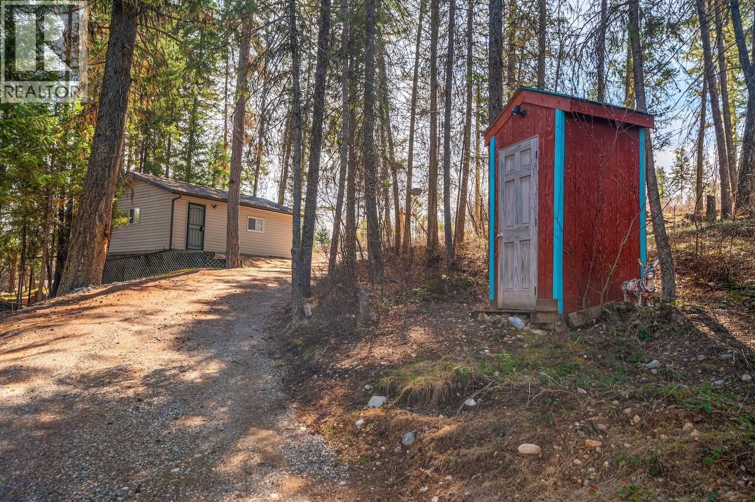 1249 Tie Lake Shore Road South, Jaffray