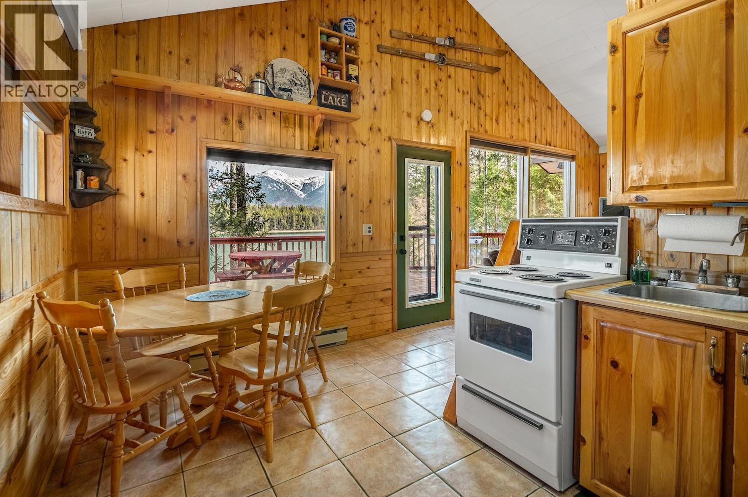 1249 Tie Lake Shore Road South, Jaffray