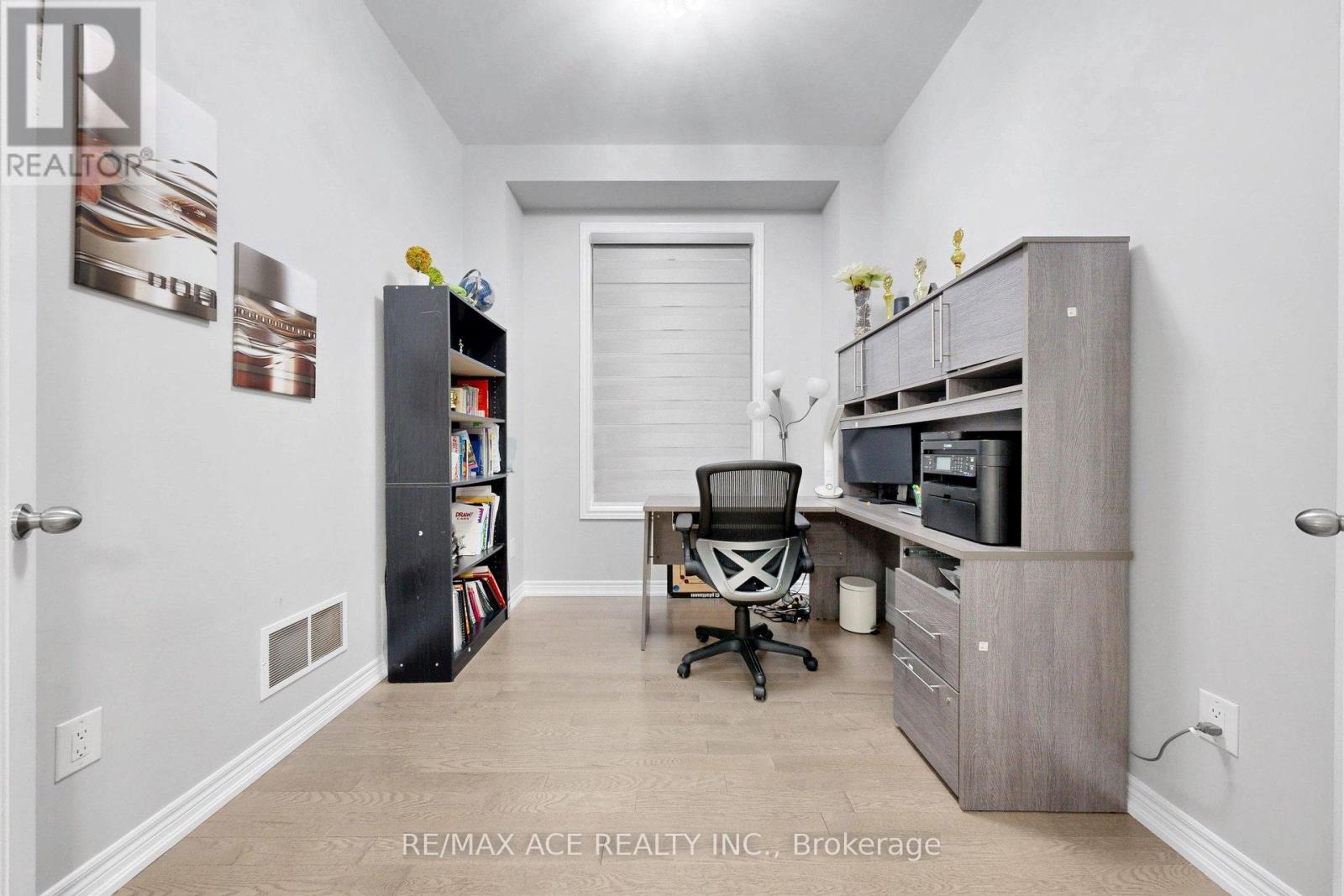 63 SUTTONRAIL WAY - 12