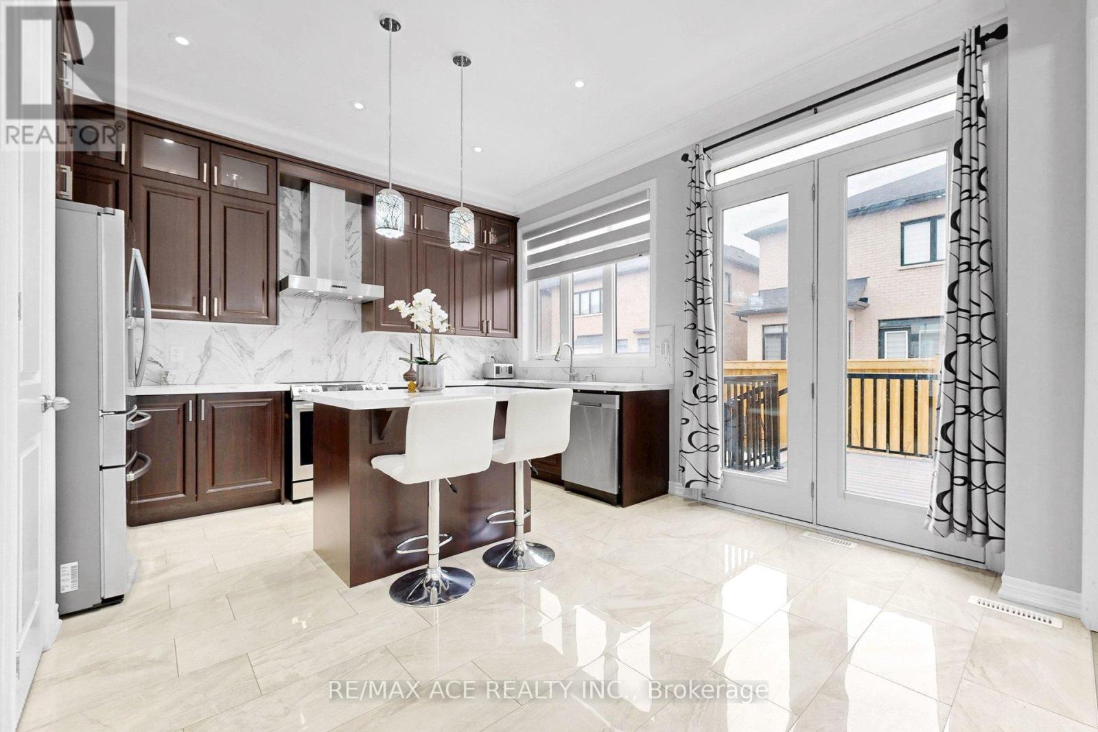 63 SUTTONRAIL WAY - 15