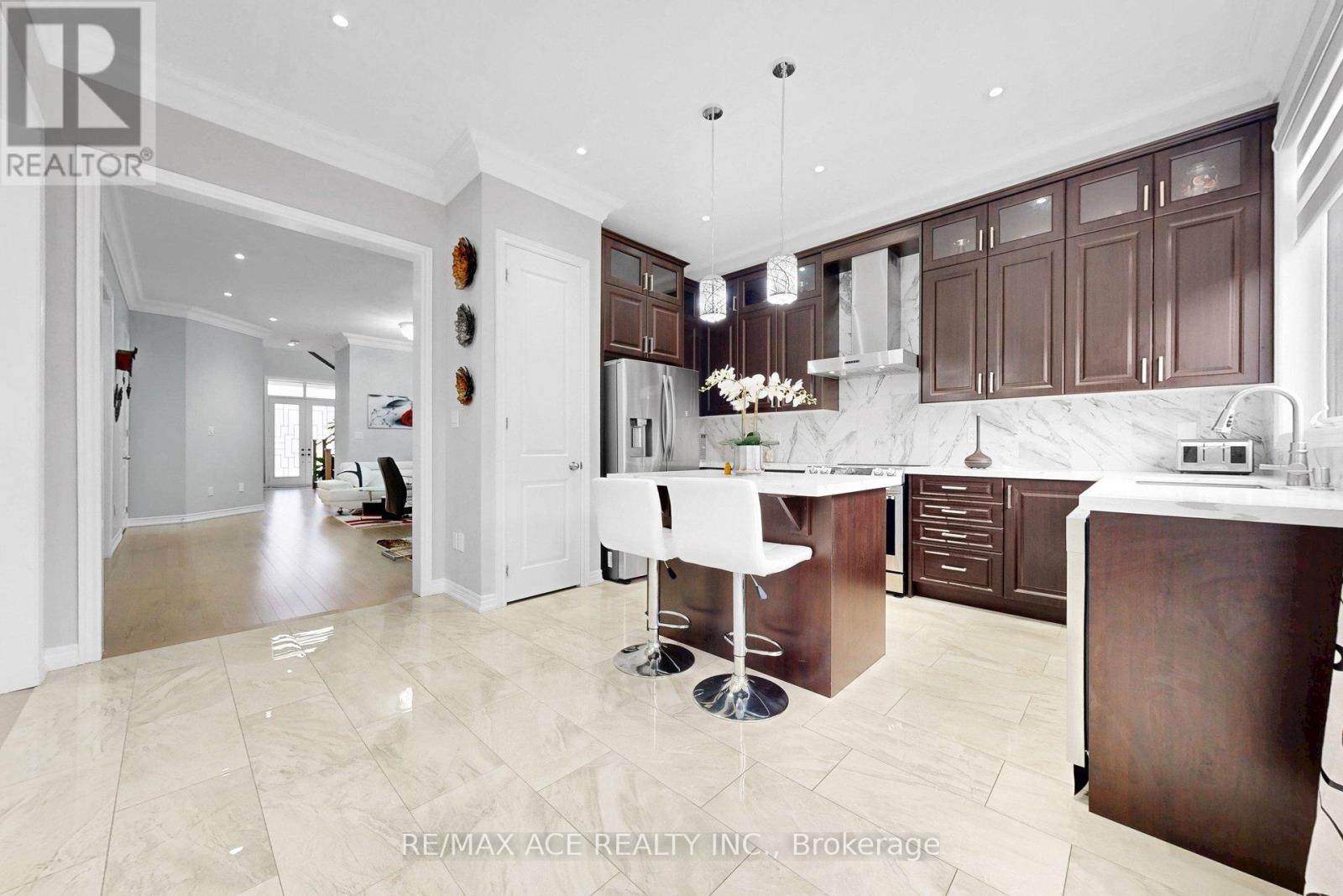 63 SUTTONRAIL WAY - 16