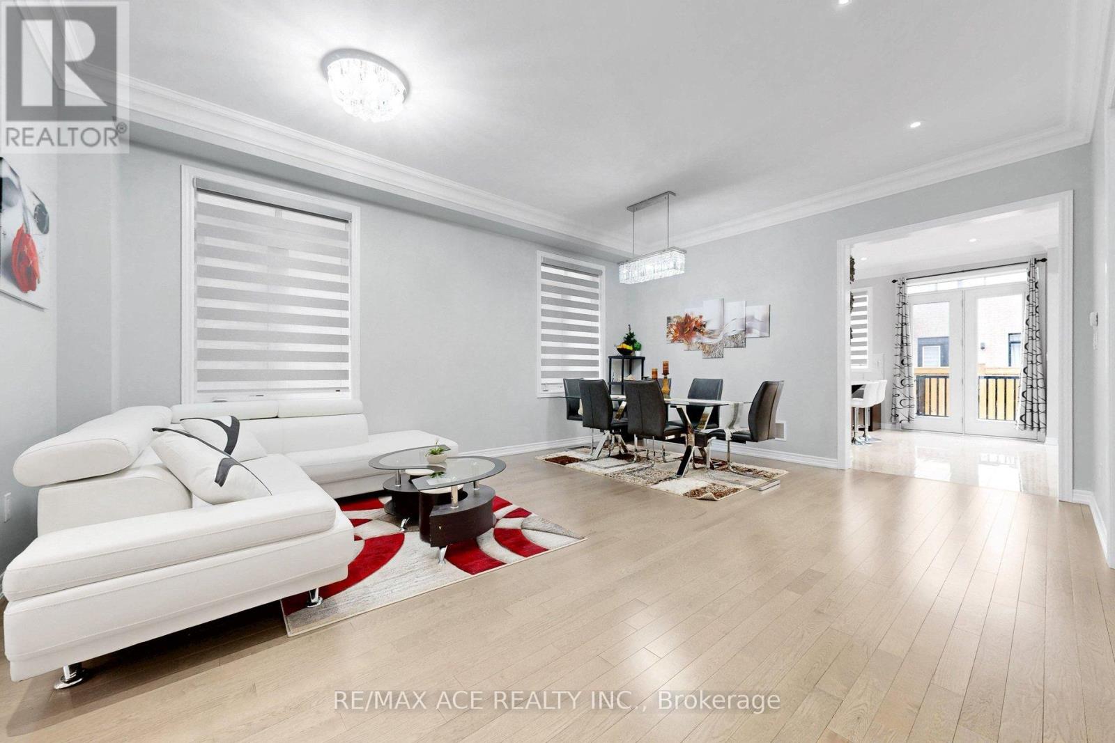 63 SUTTONRAIL WAY - 6