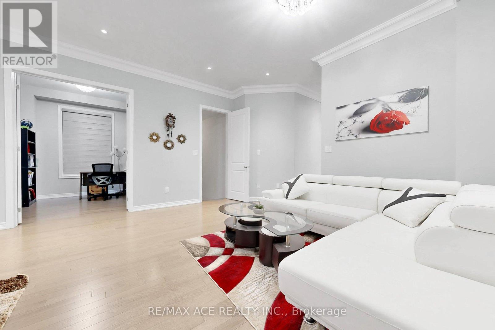 63 SUTTONRAIL WAY - 8