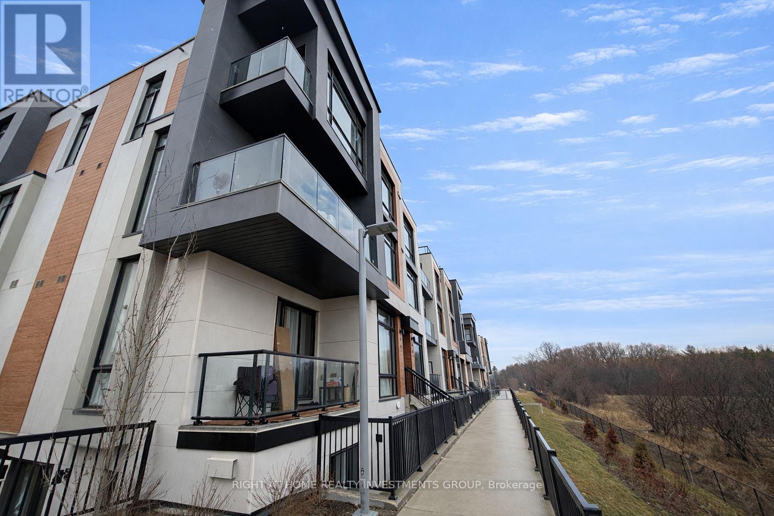 714 - 5 STECKLEY HOUSE LANE