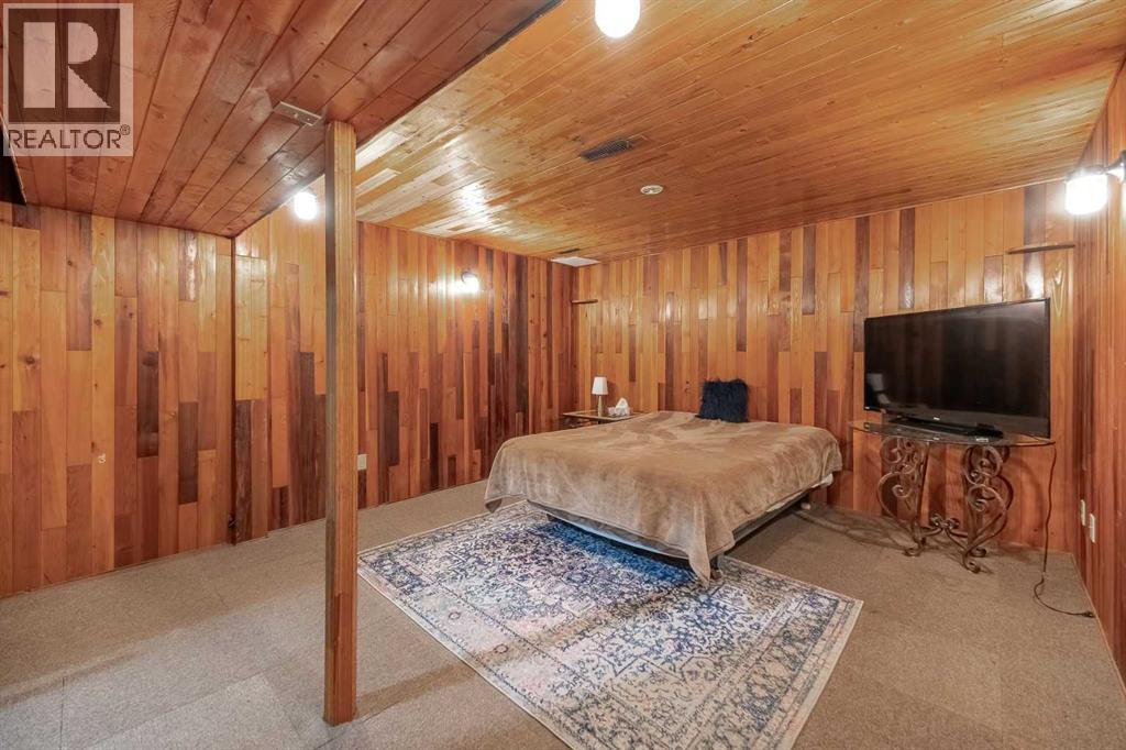 Single Family House for Sale in    Street Pineridge Calgary 