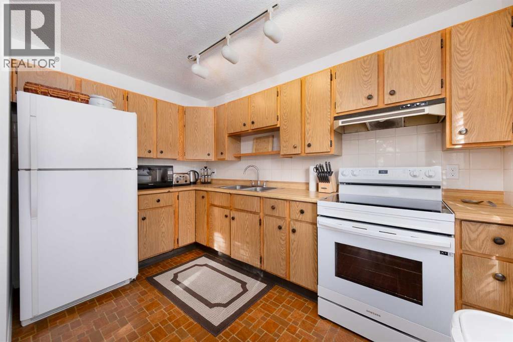 Single Family House for Sale in    Street Pineridge Calgary 