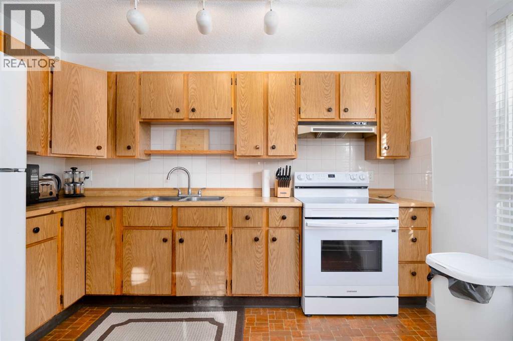 Single Family House for Sale in    Street Pineridge Calgary 