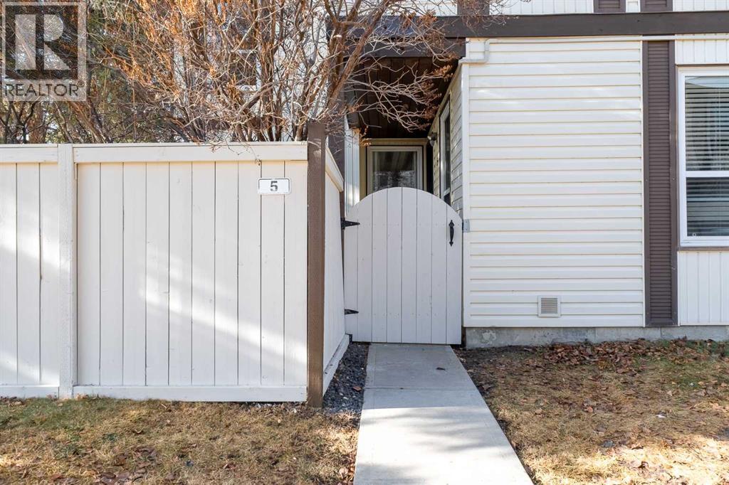 Single Family House for Sale in    Street Pineridge Calgary 