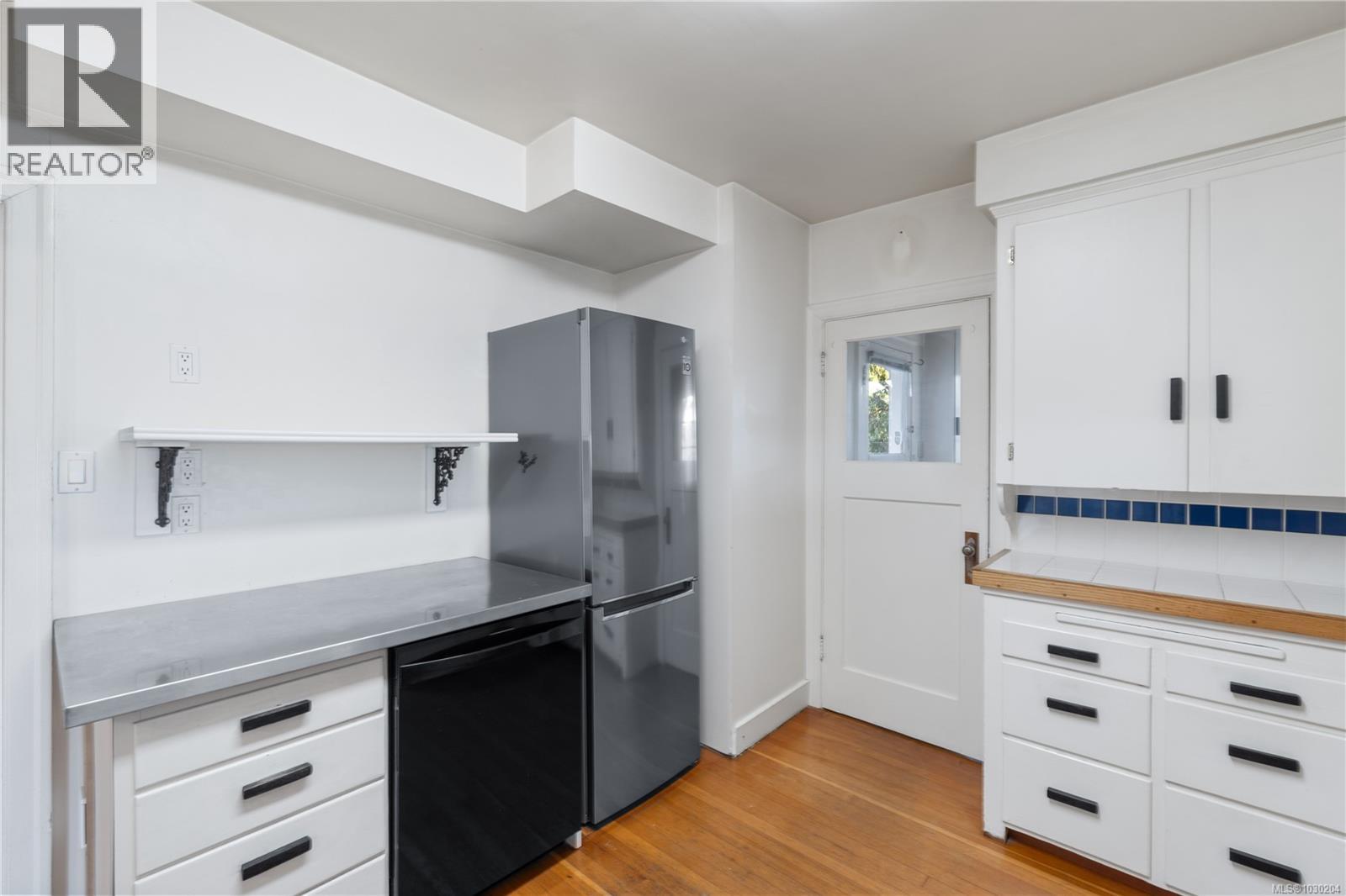 736 TERMINAL AVE N - 22