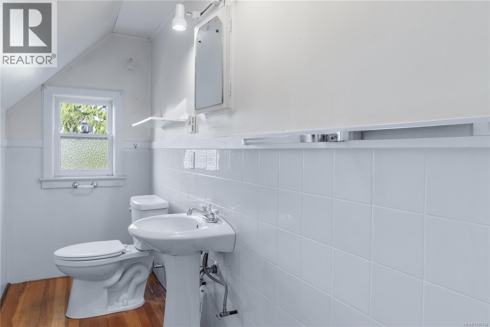 736 TERMINAL AVE N - 44