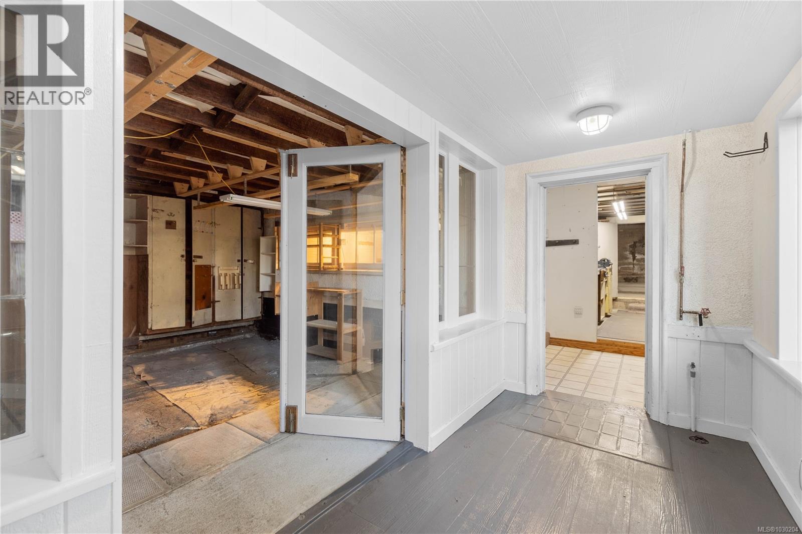 736 TERMINAL AVE N - 54