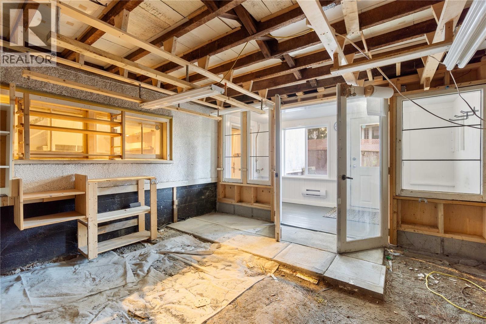 736 TERMINAL AVE N - 55