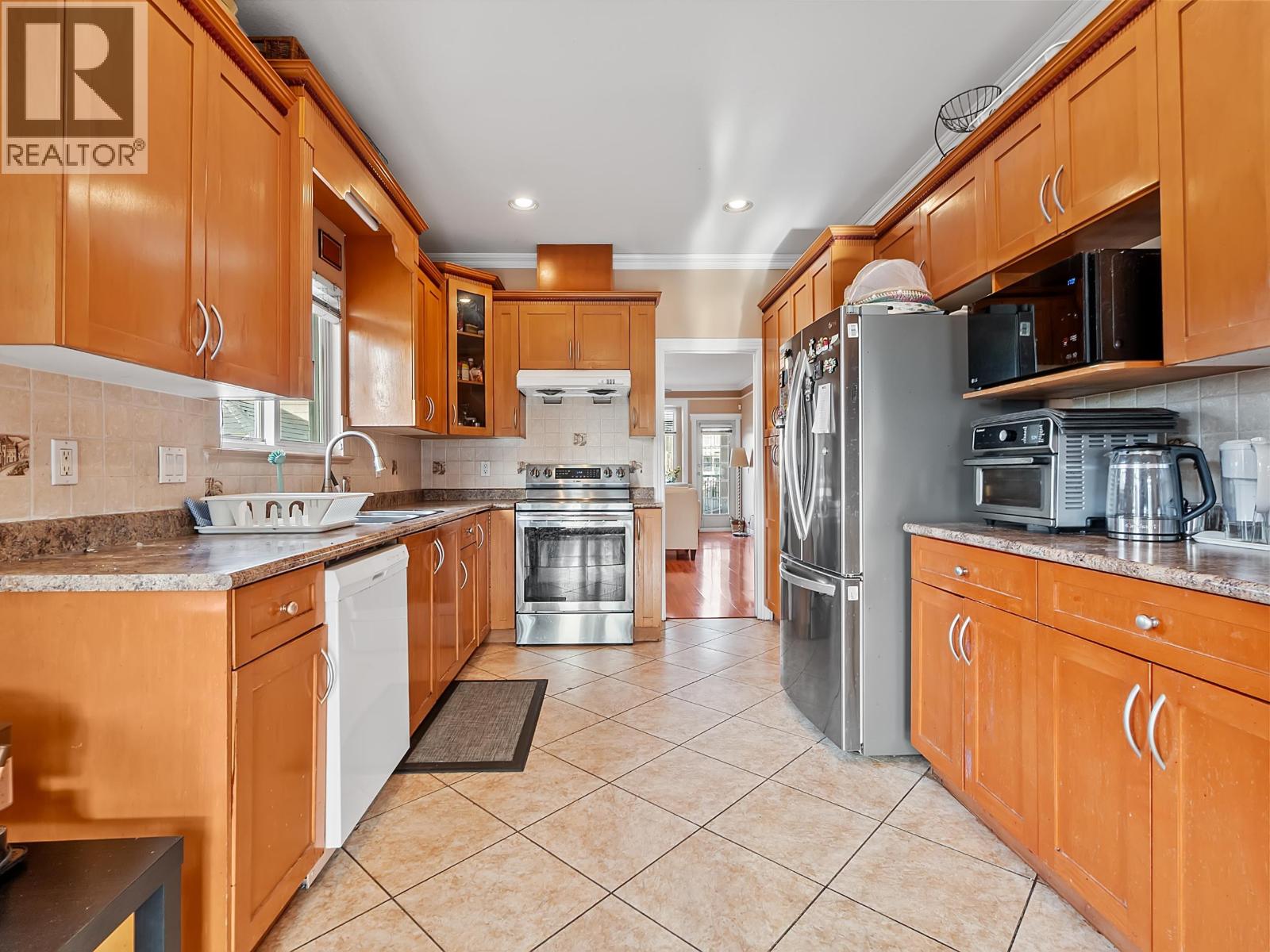 268 HAMPTON STREET, New Westminster