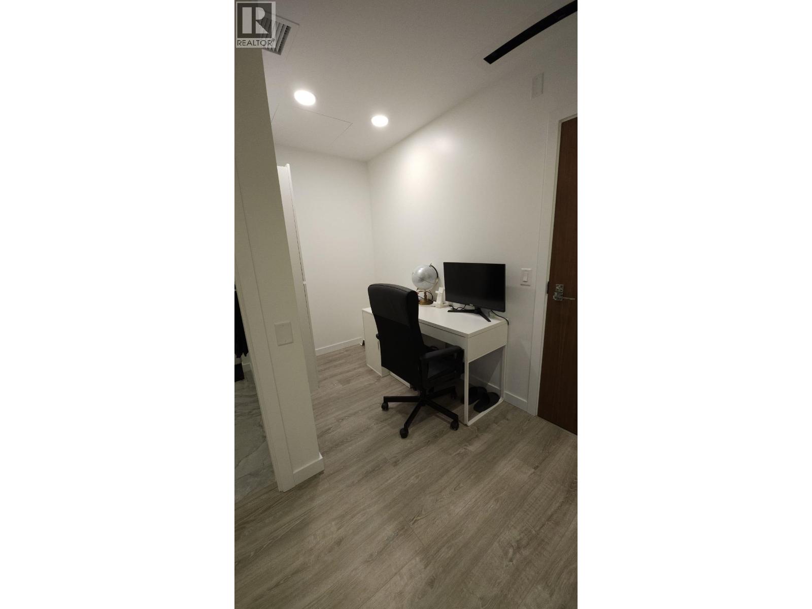 802 660 QUAYSIDE DRIVE, New Westminster