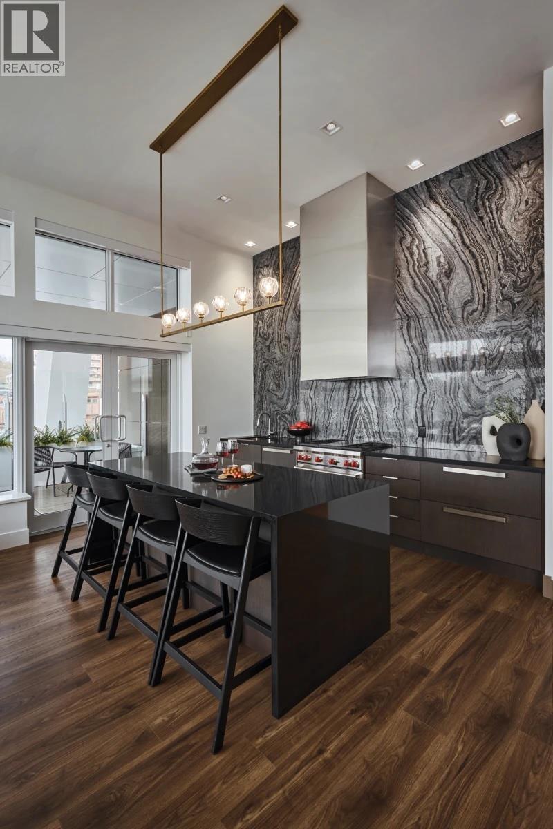 802 660 QUAYSIDE DRIVE, New Westminster