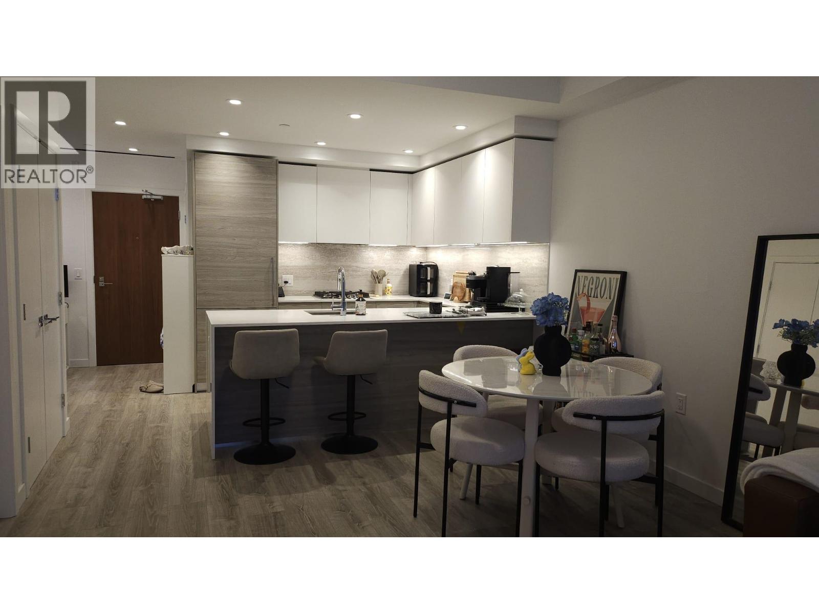 802 660 QUAYSIDE DRIVE, New Westminster