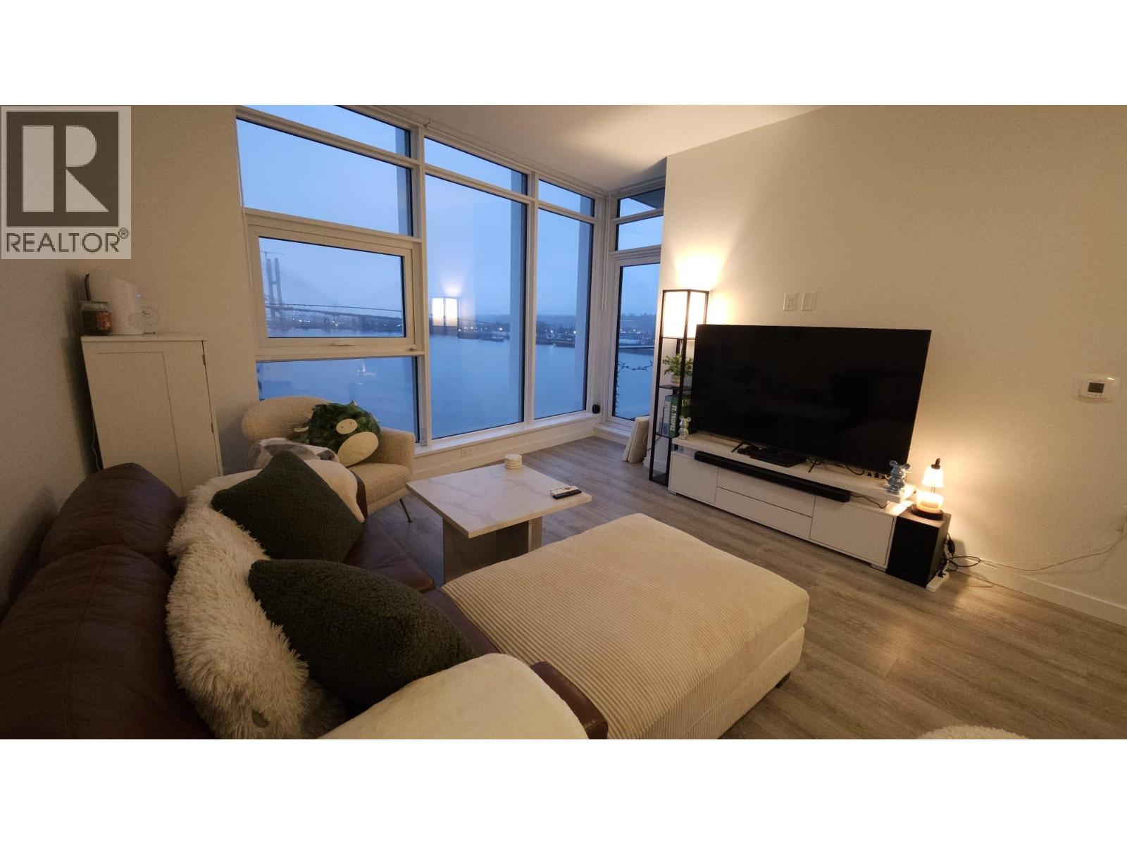 802 660 QUAYSIDE DRIVE, New Westminster