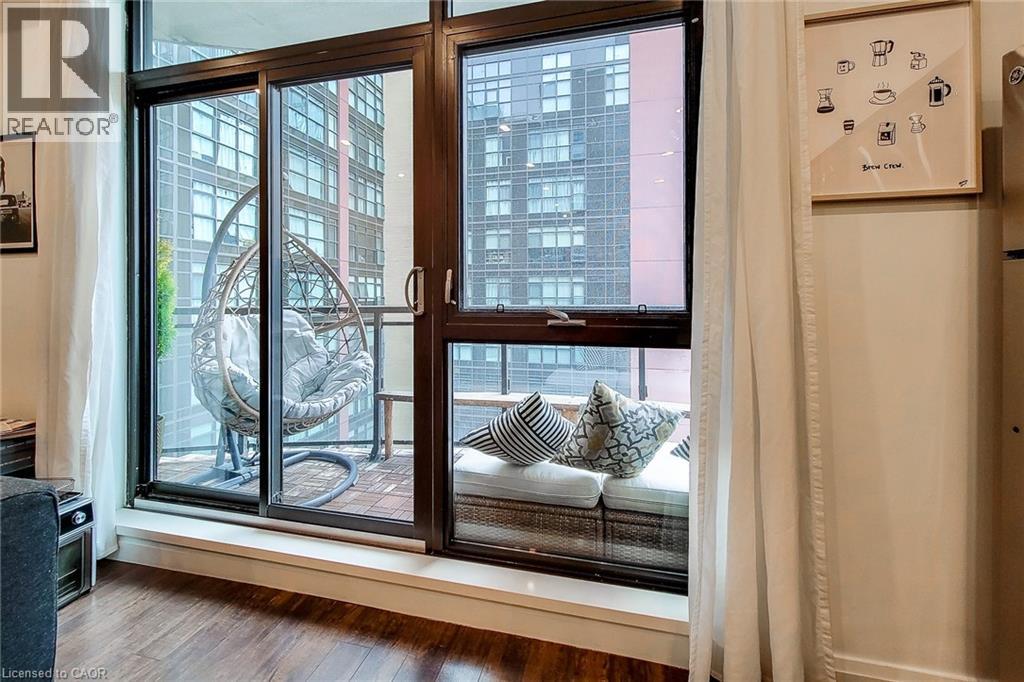 112 E KING ST E/S Street - 16