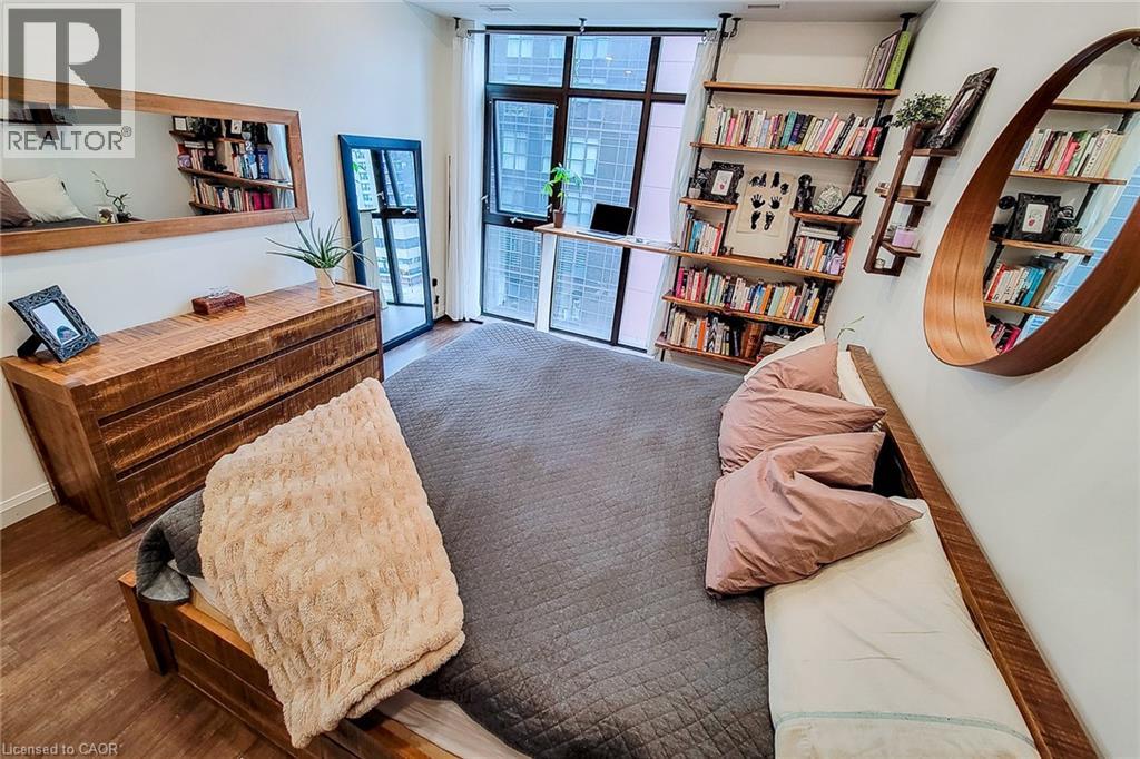 112 E KING ST E/S Street - 22