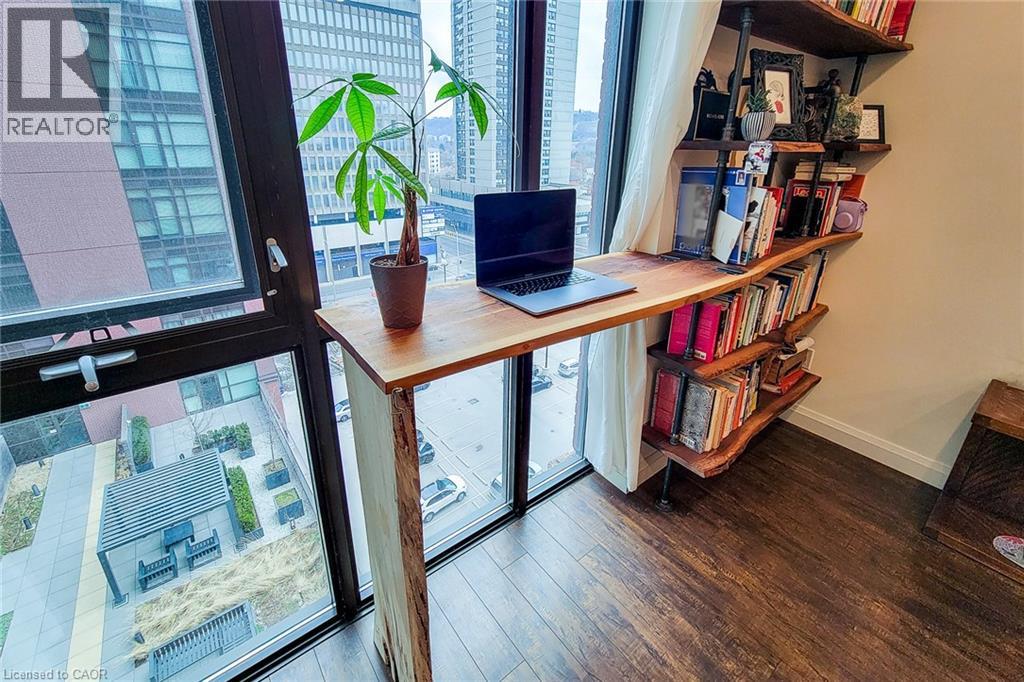 112 E KING ST E/S Street - 23