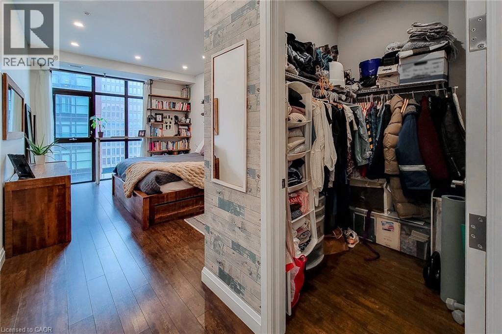 112 E KING ST E/S Street - 26